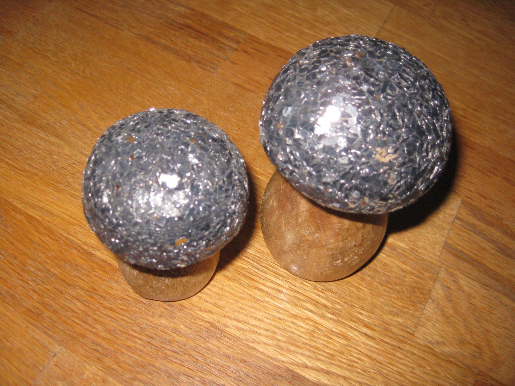Alle Dekorationen: 2 wunderschöne Holz Pilzli mit Glitzer – Neu (gemäss Beschreibung) aus Romanshorn von Wazoohandlung 1