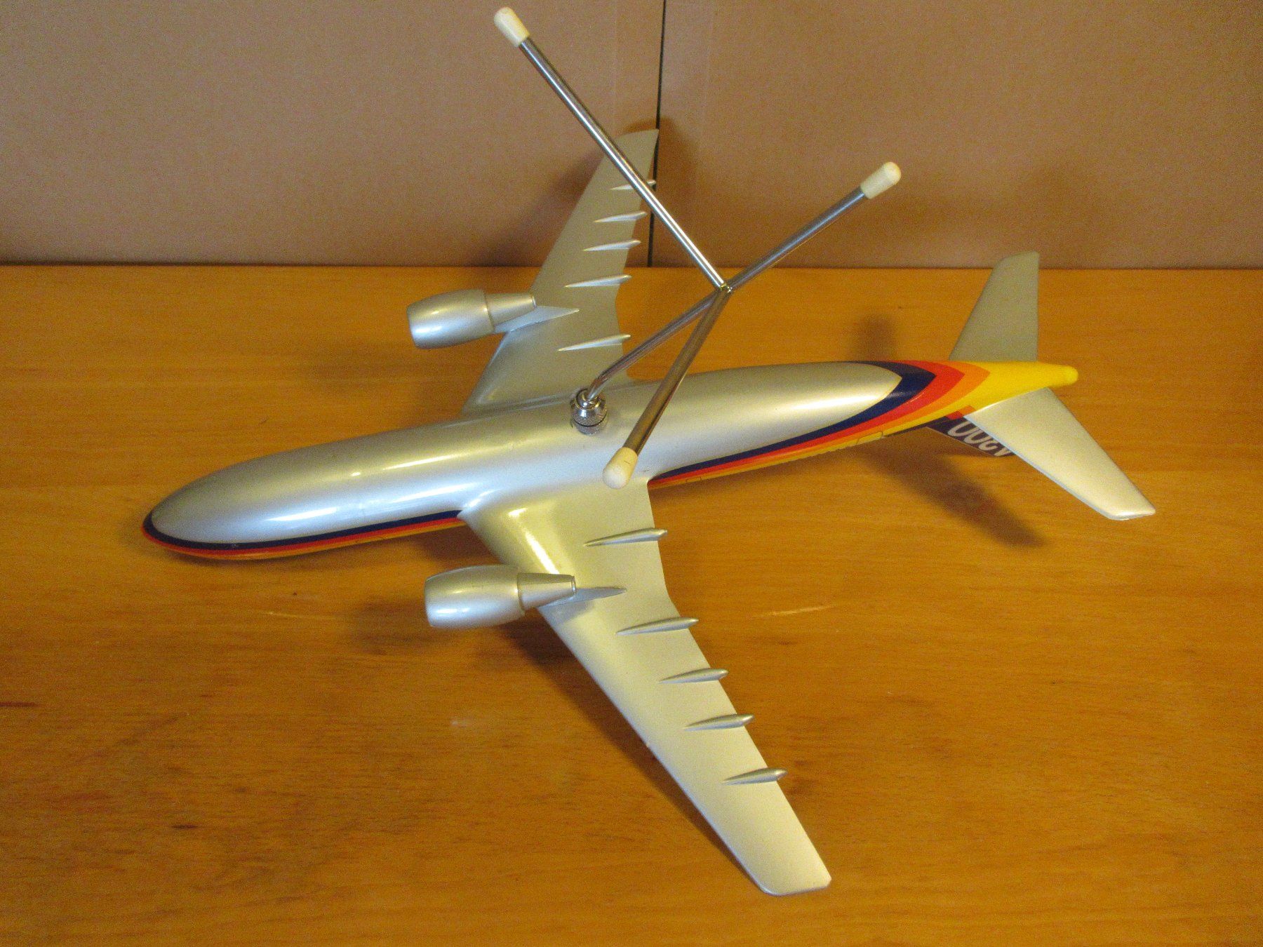 Airbus Kits de montage: Flugzeugmodell Airbus A300,  M : 1/100 – D'occasion à Uster par djet5_vs 9