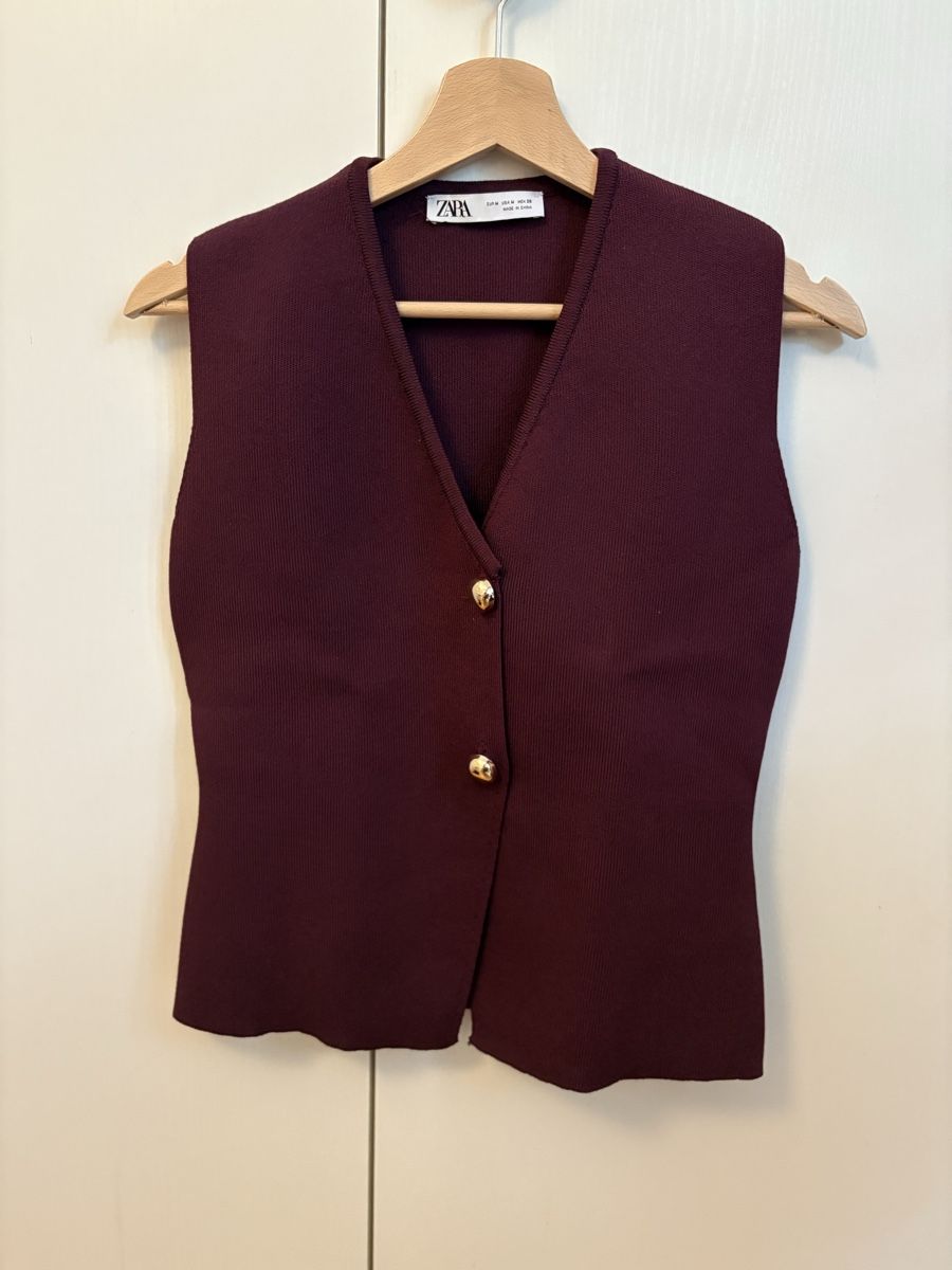 Zara Top: Gilet en maille Zara – Nuovo (secondo la descrizione) da Chêne-Bougeries venduto da emma.li