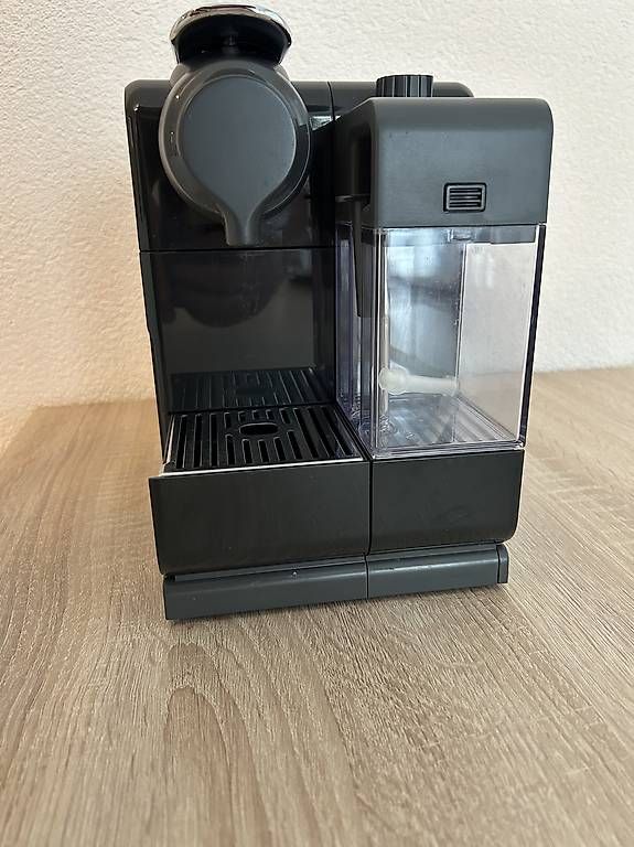 Kaffeemaschinen & Espressomaschinen: Nespresso Maschine – Gebraucht aus Thun von Handballgoalie