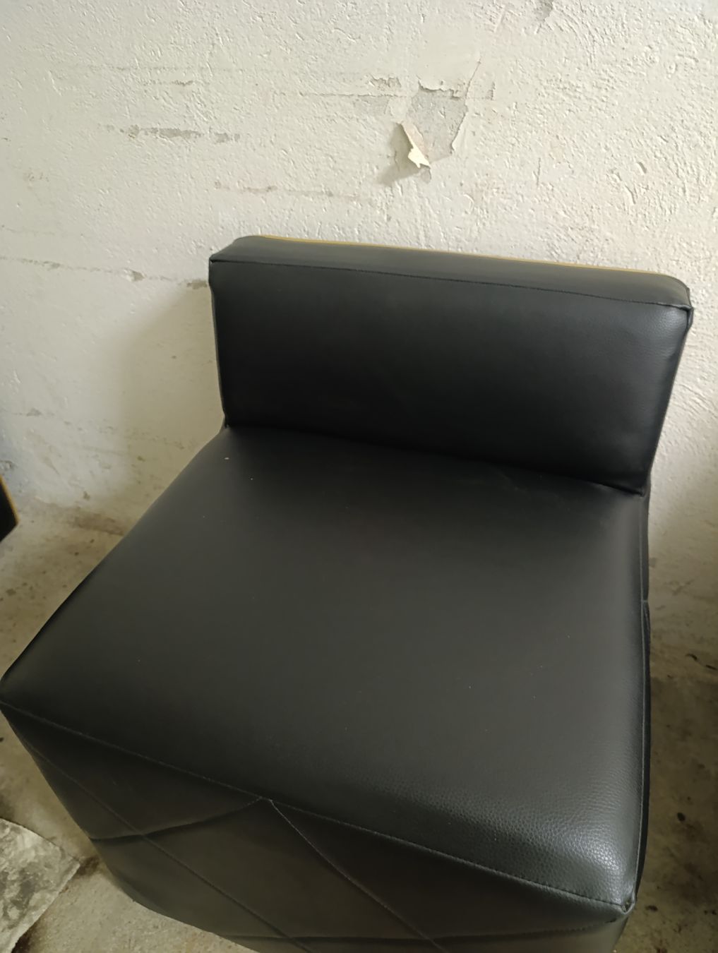 Tabourets: Kunstleder Stuhl/Hocker Nr. 7 – D'occasion à Romanshorn par dav_h2lv 1