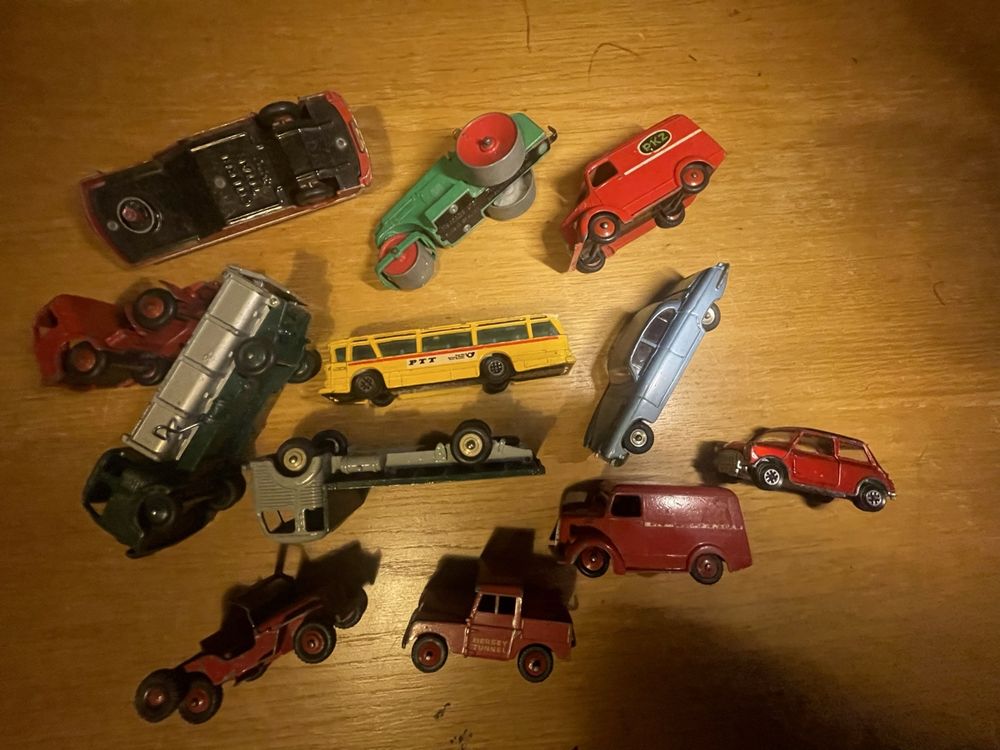 LOT DE 2 Dinky Toys Pick up Estafette Renault ( 1 originale meccano , 1