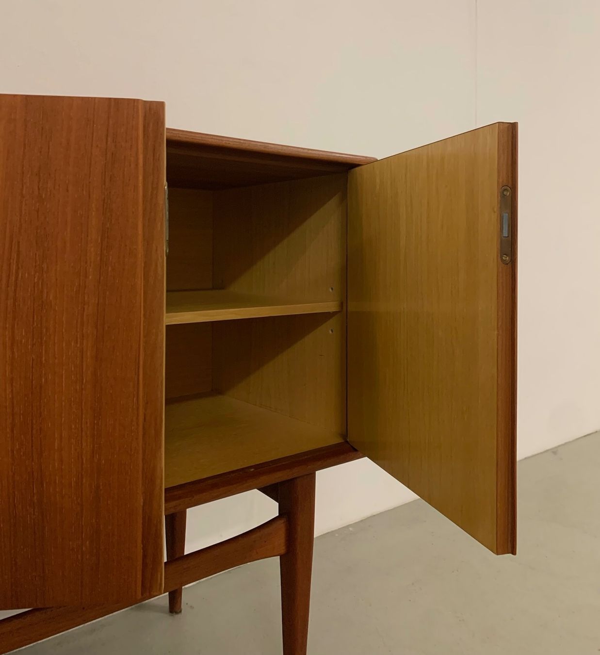 Credenze: Mid-Century Teak Sideboard Riestenpatt 60s – Usato da Basel venduto da MidMod20C 5