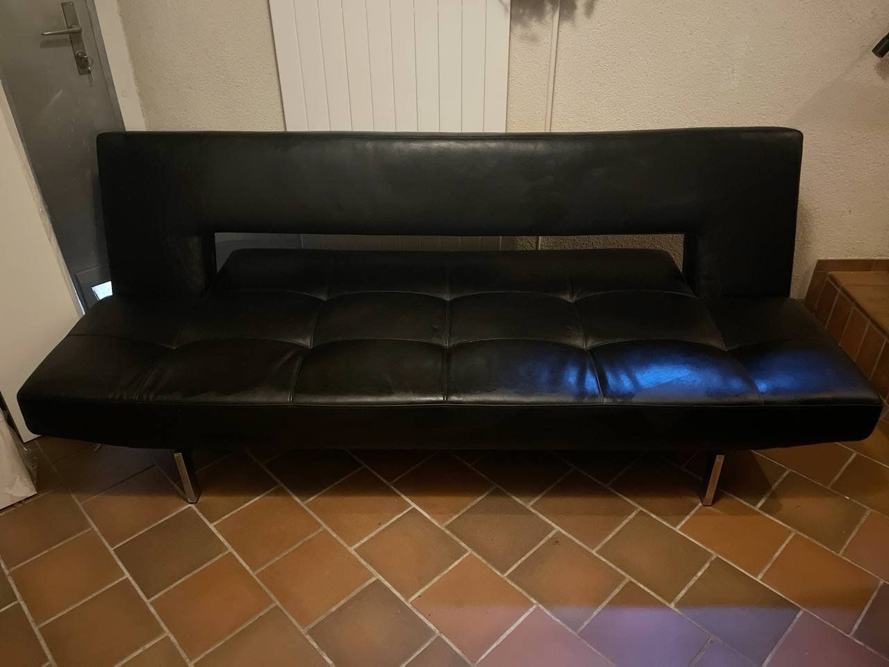 Divani: Modernes schwarzes Bettsofa aus Kunstleder – Usato da Eich venduto da Kerstin8686 1
