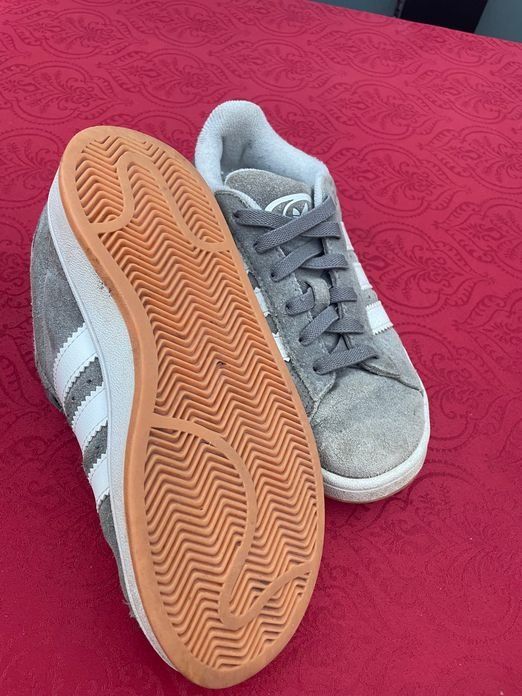 Adidas Scarpe per ragazzi: Kinder Adidas 35 grau Sneaker – Usato da Bergdietikon venduto da antovale 1