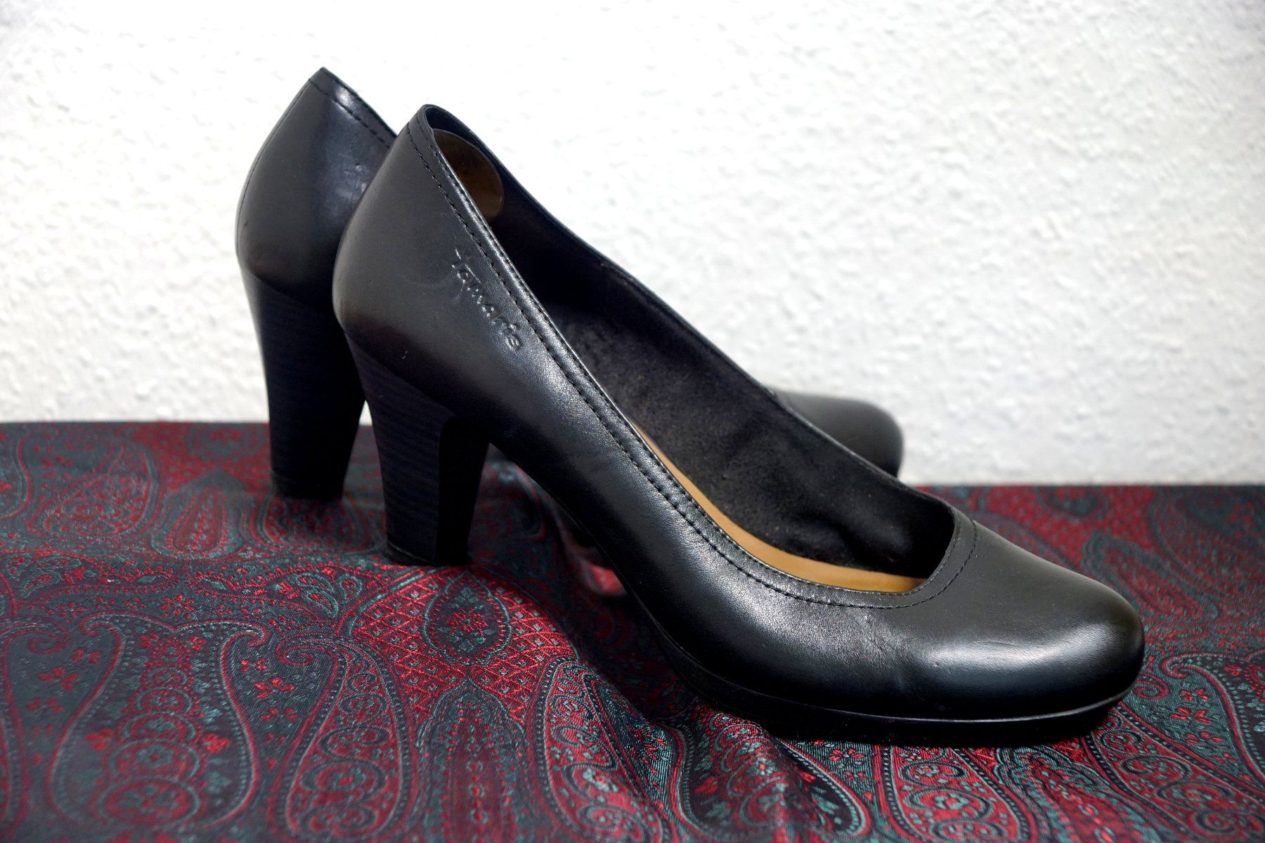 Tamaris Damenschuhe: Tamaris Pumps Leder schwarz Gr. 41 – Gebraucht aus Zürich von Mukumukus