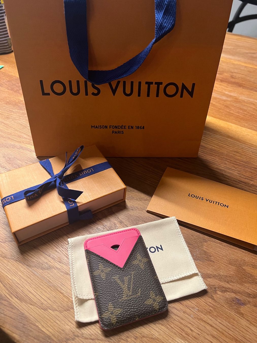 Louis Vuitton Portafogli: Louis Vuitton Magnet Kartenetui – Nuovo (secondo la descrizione) da Eglisau venduto da Hermes10
