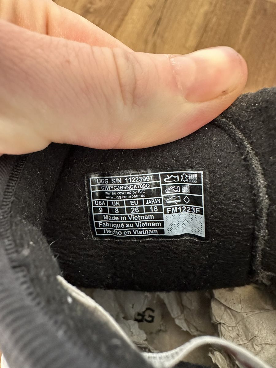 Ugg Chaussures garçon: Uggs, size 26 – D'occasion à Küssnacht am Rigi par hor_dpb7 5