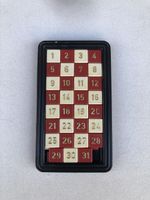 Kalender Schiebespiel rot beige Kunststoff gebrauchter Zusta