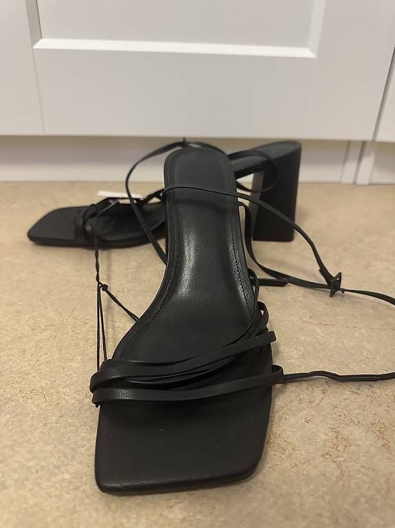 Scarpe da donna: High Heel Blockabsatz Schwarz – Usato da Luzern venduto da _.Horizon._ 1