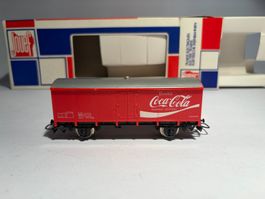 JOUEF geschlossener Güterwagen COCA COLA rot, DC Achsen