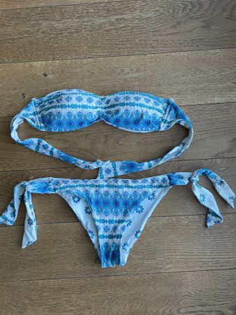 "LOVABLE" blue & white bikini, with padding, size S