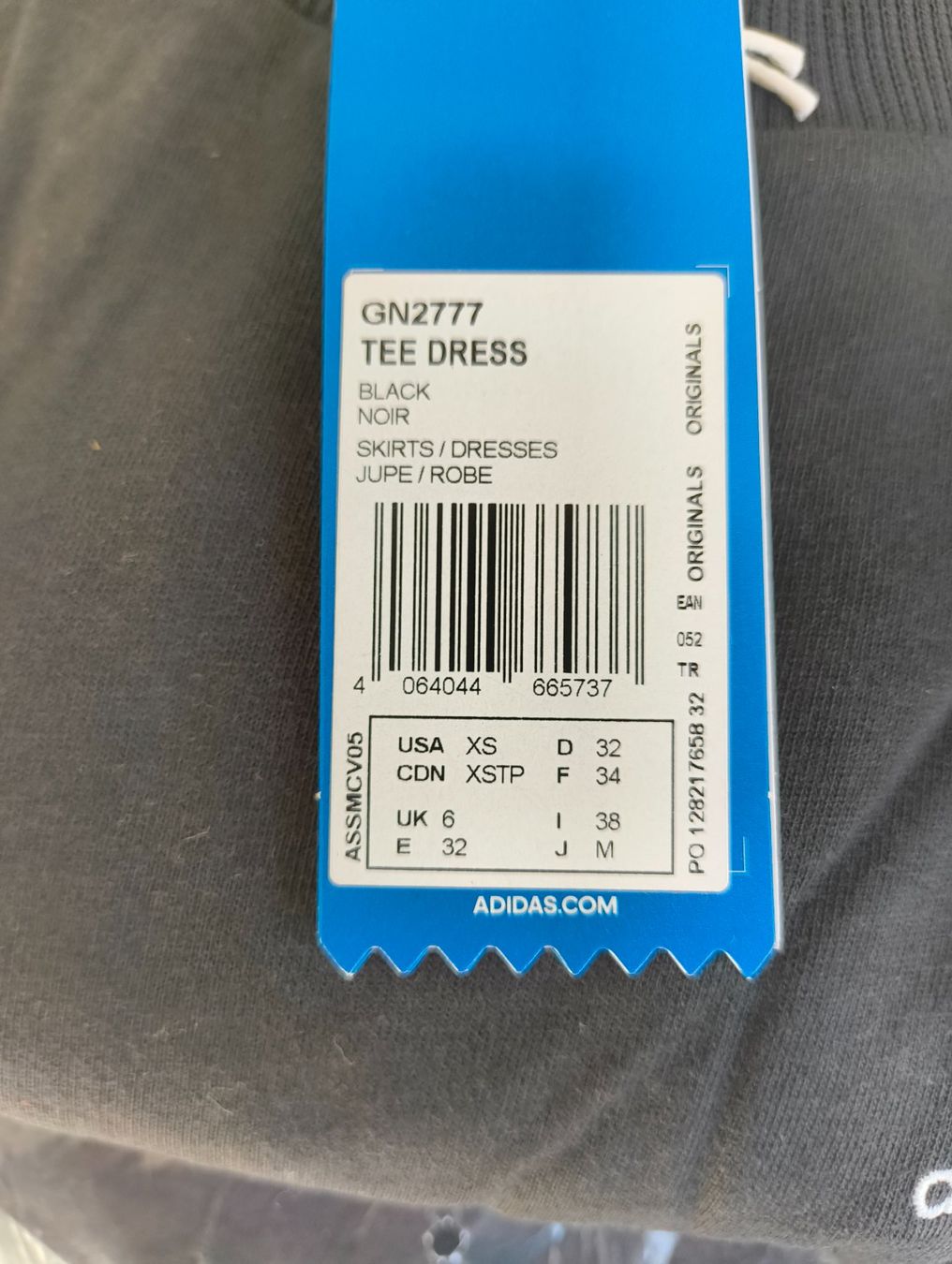 Adidas T-shirt: Adidas Tee Kleid, Schwarz, Gr. 32 – Nuovo e nell'imballaggio originale da Uitikon Waldegg venduto da PJLS1 3