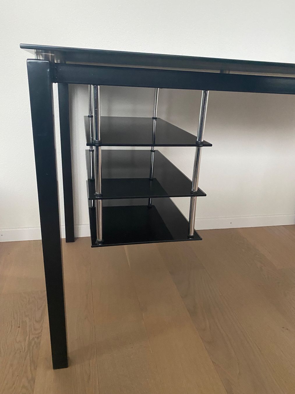 Scrivanie: Schreibtisch mit Glasplatte – Usato da Schlieren venduto da vivid_wrld 4