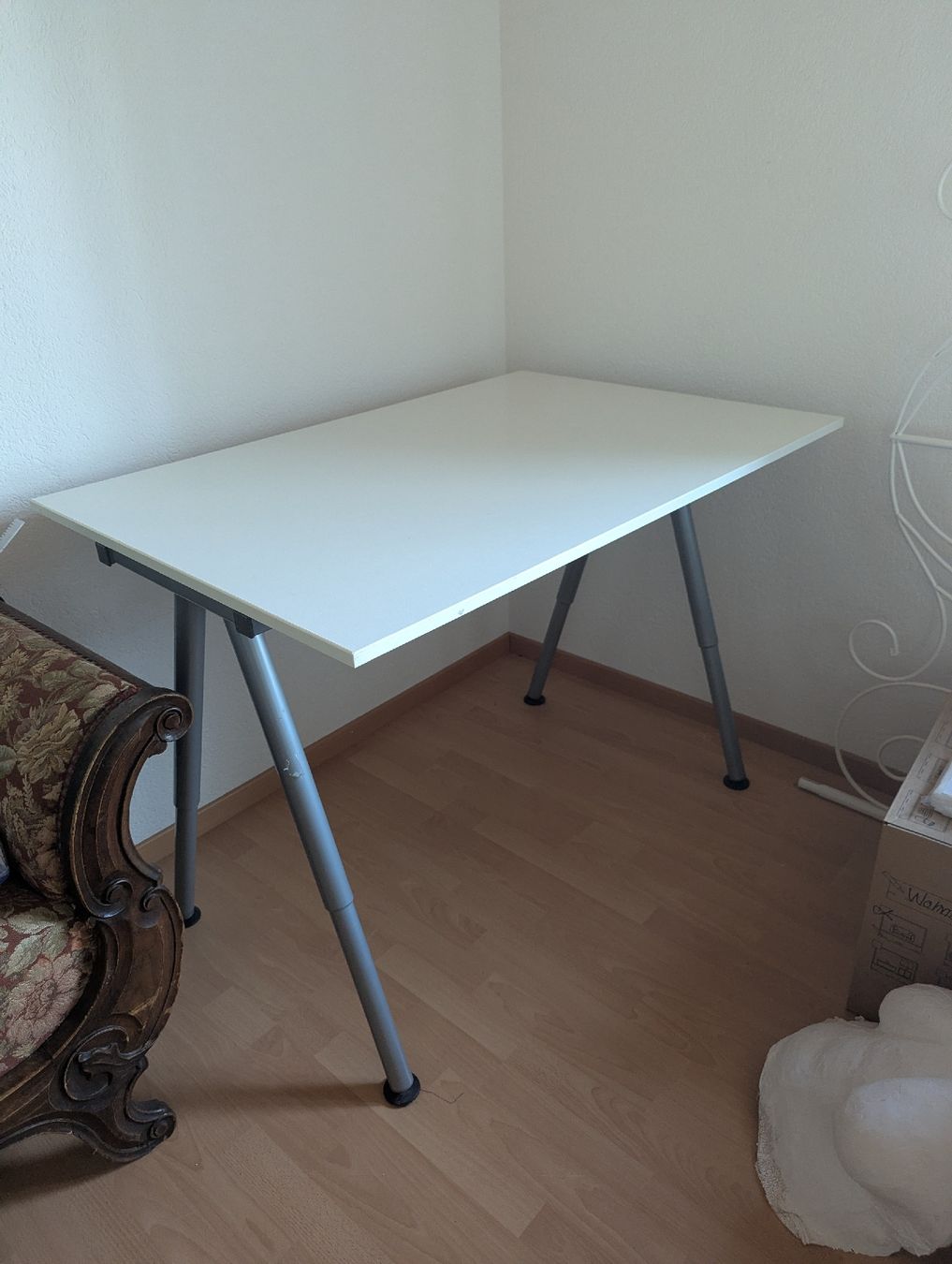 Scrivanie: weisser verstellbarer tisch – Usato da St. Gallen venduto da Jacky097
