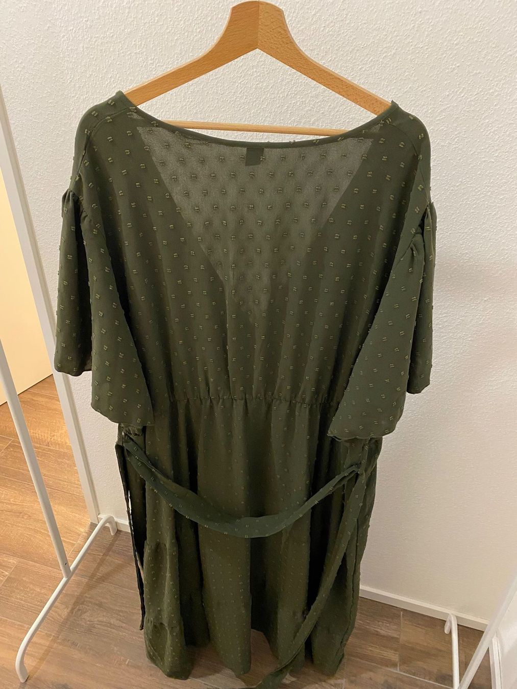 Shein Vestiti: Maxikleid mit Gürtel oliv Gr. 56 / 58 / 60 – Usato da Pratteln venduto da a23_j2gs 4