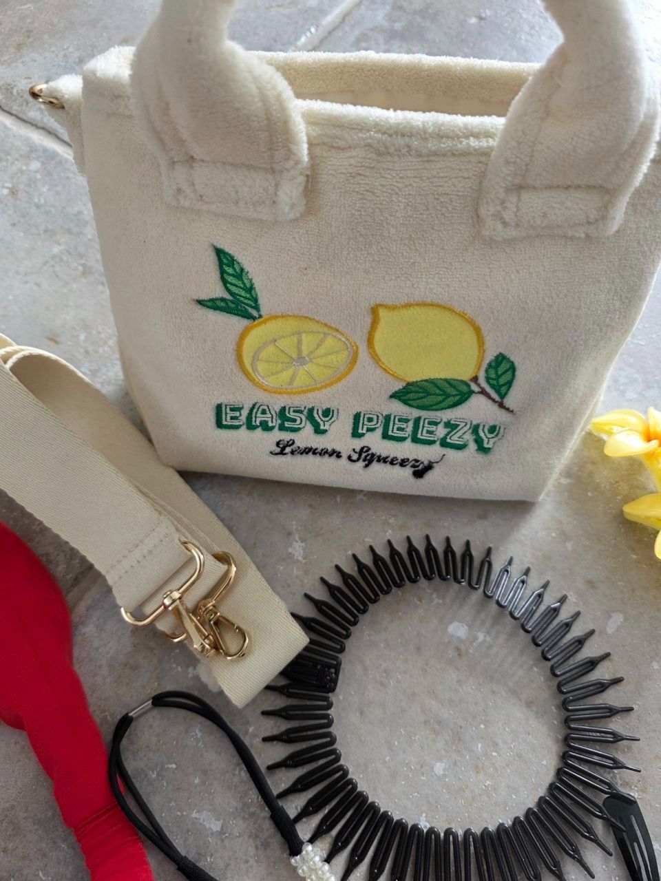 Accessori per capelli: Handtäschli mit div. Haarschmuck – Usato da Maur venduto da Edsch 1