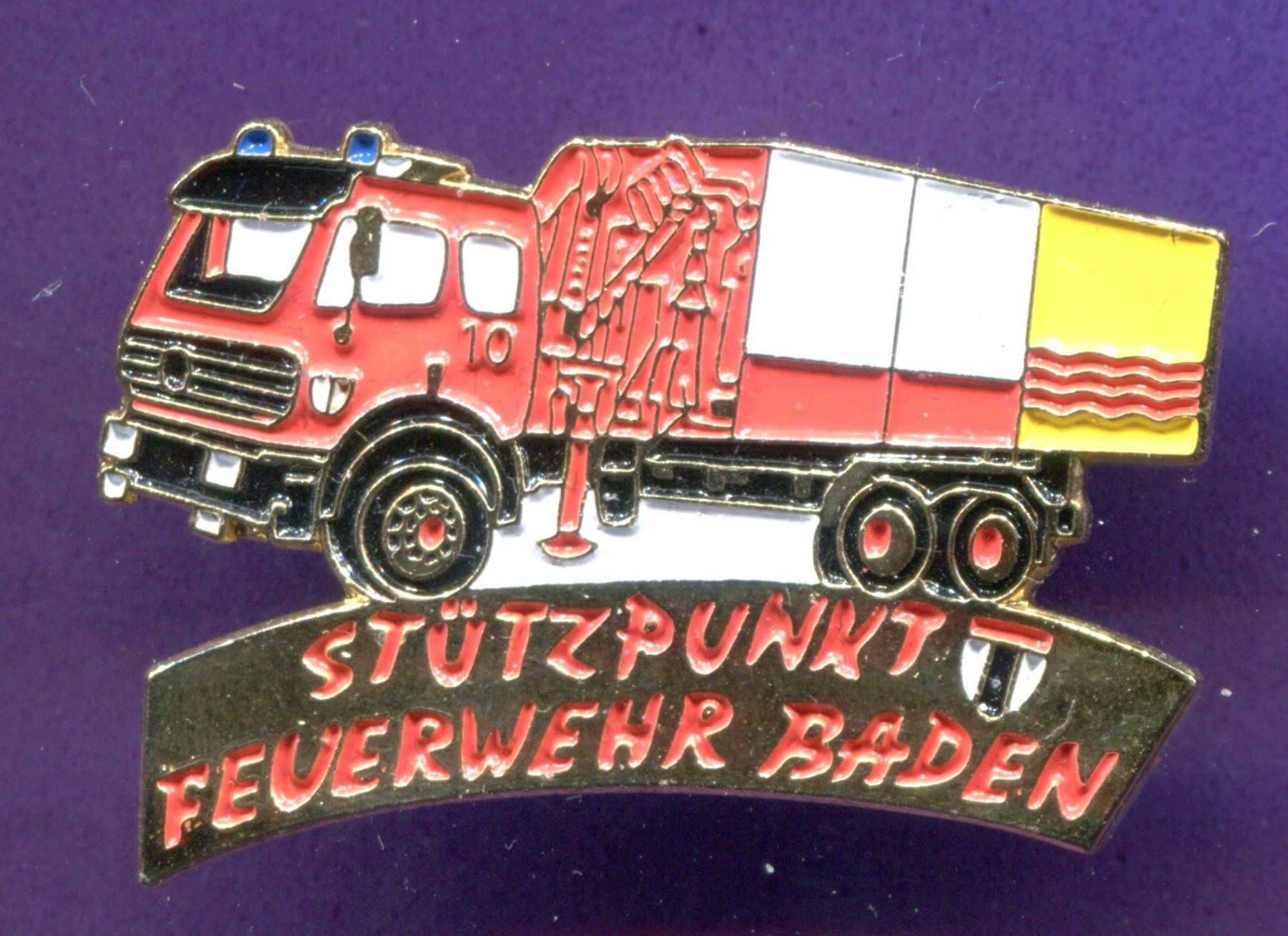 Plaketten & Abzeichen: Feuerwehrauto  MERCEDES  Baden – Gebraucht aus Winterthur von Sammleroase