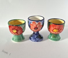 Drei Eierbecher aus andalusischer Keramik