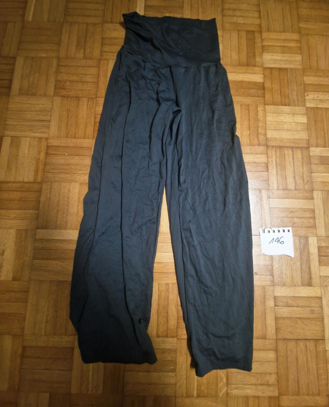 Pantalons: Hose Grösse 146 – D'occasion à Stüsslingen par white_angel86