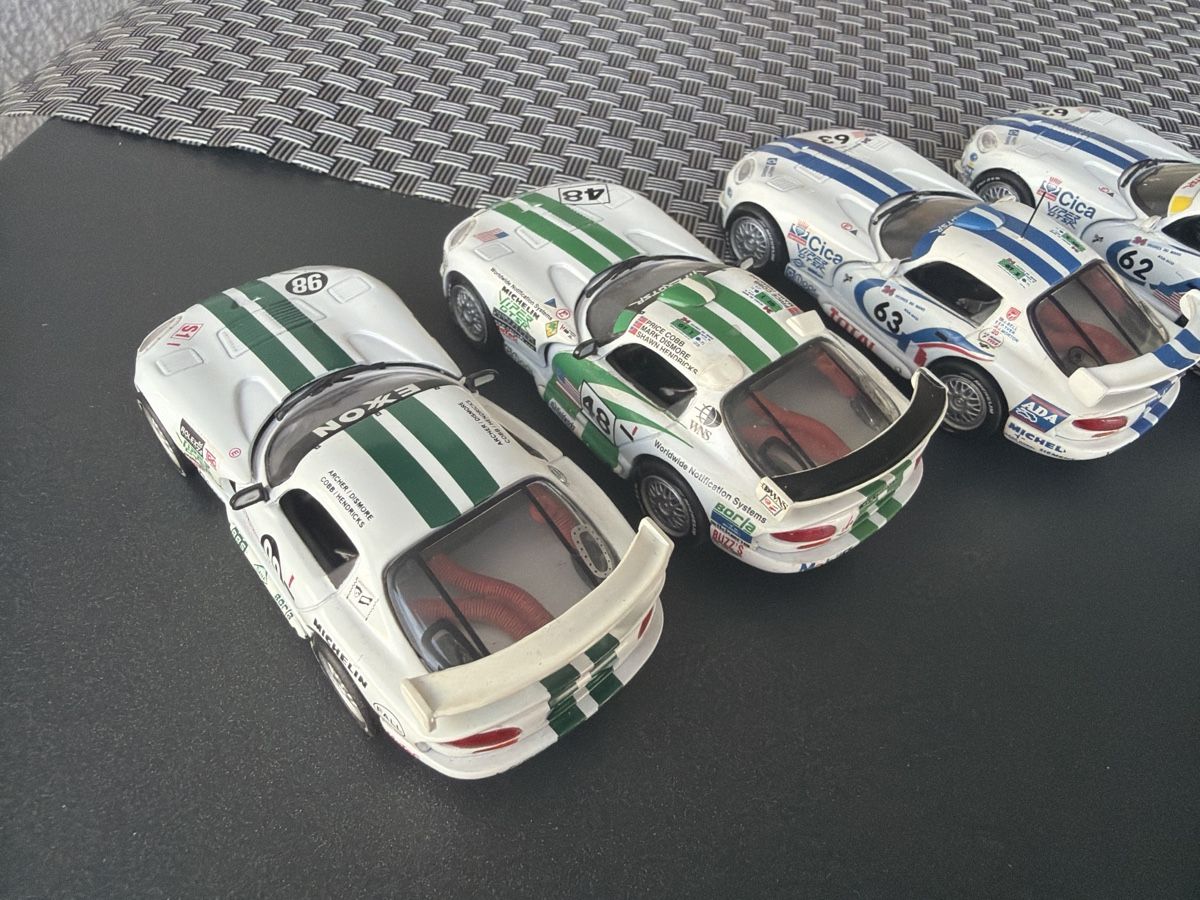 Modellini d'auto: Dodge Viper GTR Le Mans - 1/43 - Universal Hobbies – Usato da Wolfwil venduto da Rolex1 4