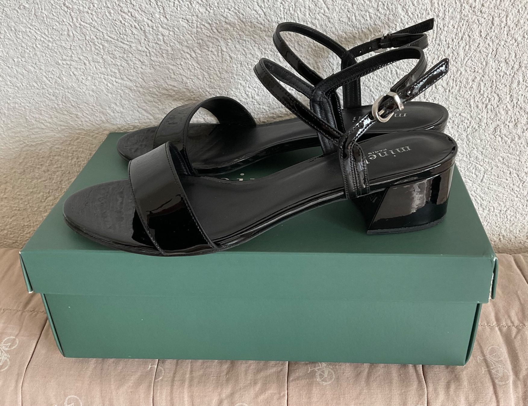 Damenschuhe: Minelli : sandales en cuir noir laqué – Neu und originalverpackt aus Corseaux von Mililaforet75 3
