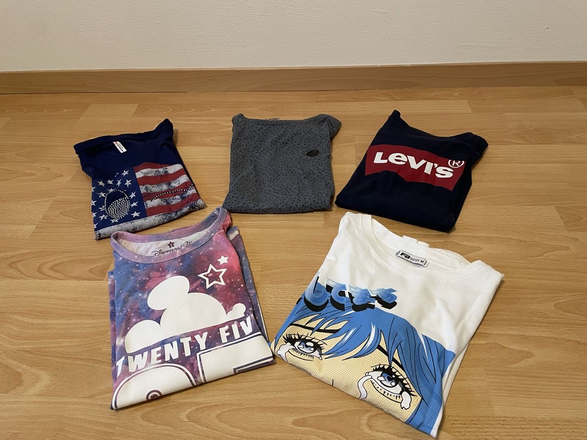 Lotti di vestiti: 5 T-Shirts Gr. S, – Usato da Chur venduto da Tsambiko