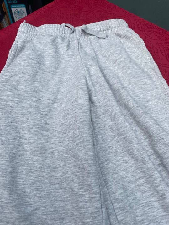 C&A Pantaloni: Mädchen Hose grau 134 – Usato da Bergdietikon venduto da antovale 1