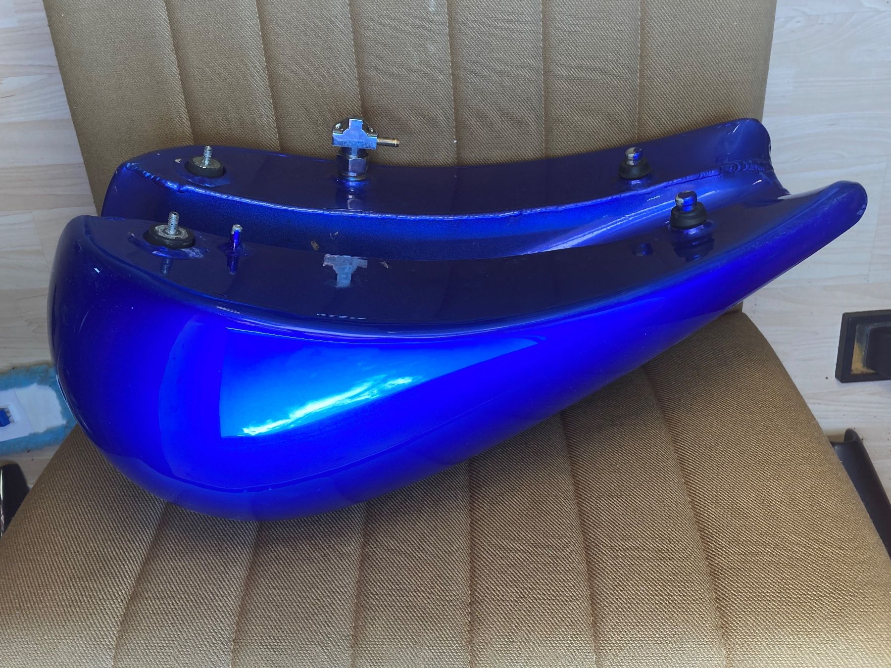 Harley-Davidson Accessori per altri veicoli: Harley / Custom Motorrad Tank – Usato da Belp venduto da Siruz 4