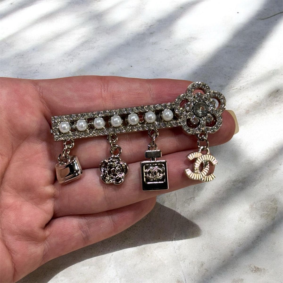 Chanel Spille & Fermagli: Broche – Nuovo (secondo la descrizione) da Châtel-St-Denis venduto da Montclair_Swiss 1