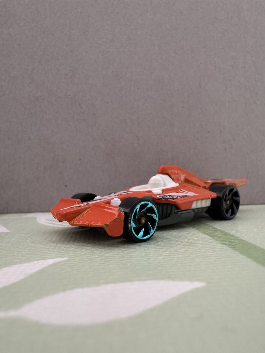 Hot Wheels Modellini d'auto: Hot Wheels Formel-Rückblick Orange 2016 – Usato da Losone venduto da aid_jg59
