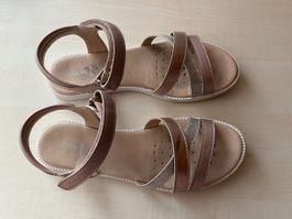 Für Girls: Sandalette GEOX, goldfarben, Grösse 37