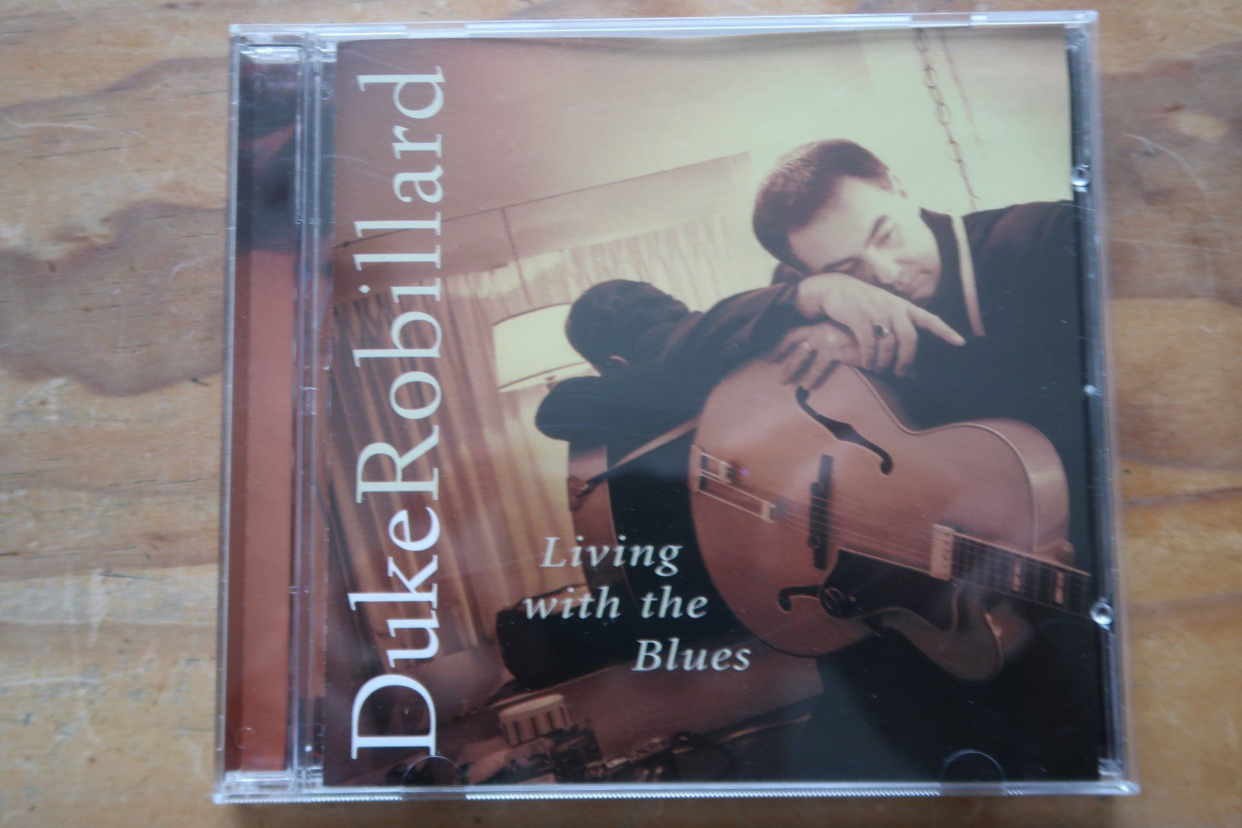 CD: DUKE ROBILLARD - LIVING WITH THE BLUES - CD – Usato da Basel venduto da Patiscat