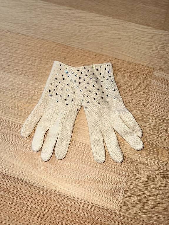 Guanti & manicotti: Cashmere Handschuhe mit Strasssteinen – Usato da St. Gallen venduto da Sabrinaaa