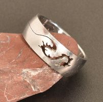 Breiter Ring mit Drachen-Motiv