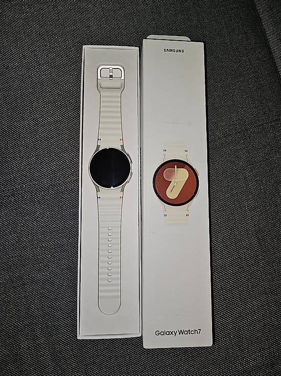 Samsung Smartwatch: Samsung Galaxy Watch 7 silver NEU – Gebraucht aus Fislisbach von 83prototype