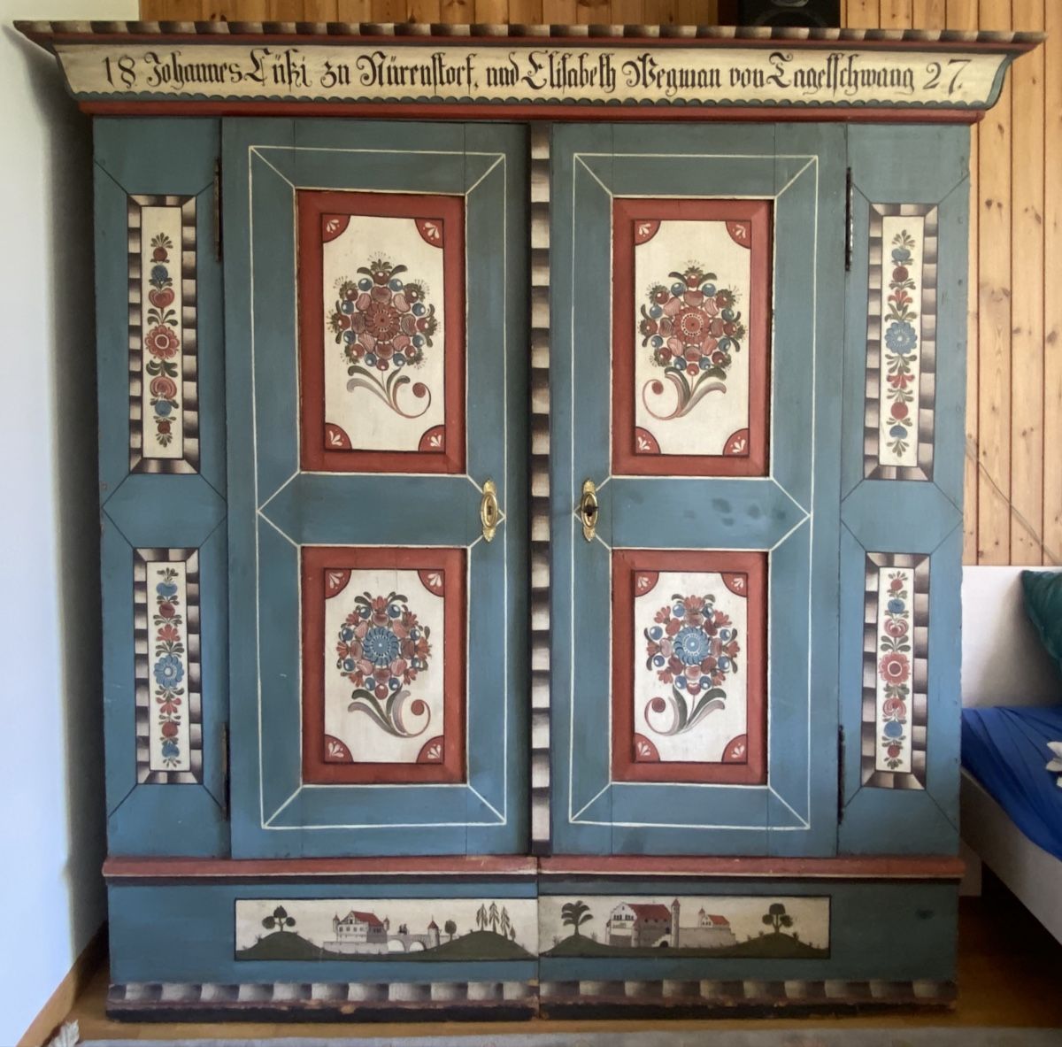 Armoires: Antiker Bauernschrank mit Bemalung – D'occasion à Männedorf par WBM