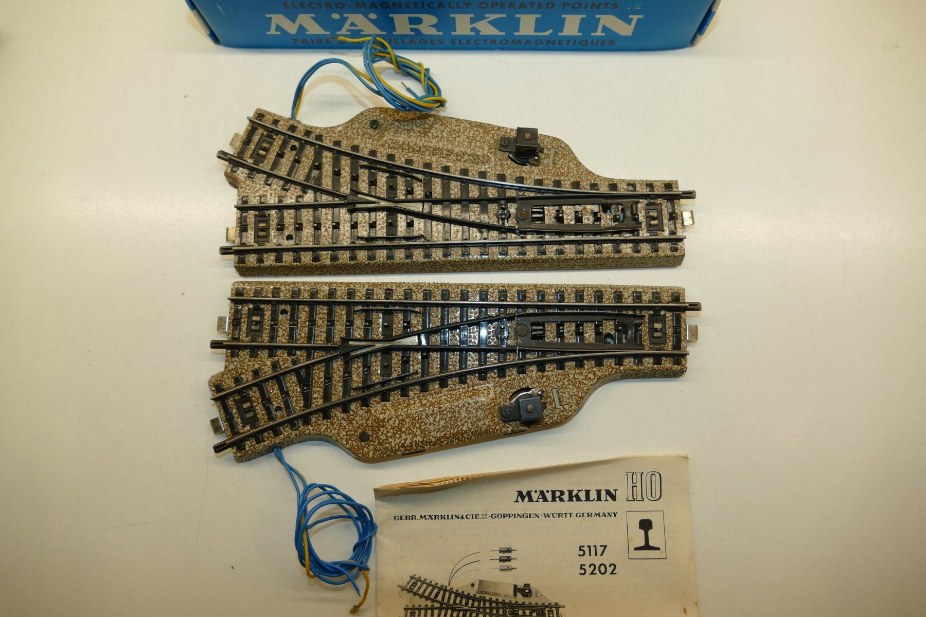 Märklin Modelleisenbahnen: Märklin H0: M-Gleis Weichenpaar Einheit 8 – Gebraucht aus Niederhasli von rail-duerst 1