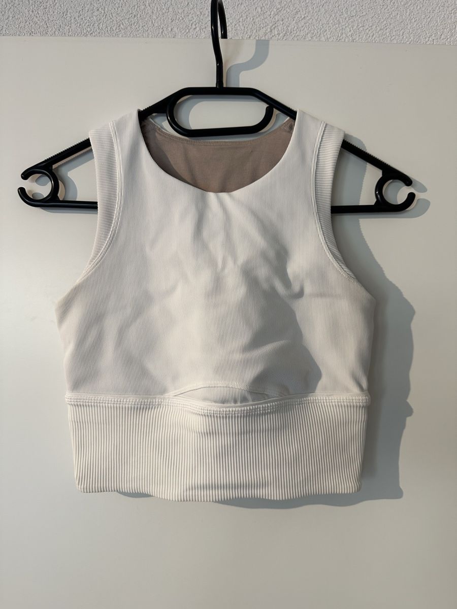 Lululemon Top: lululemon crop top size 4/eu36 – Nuovo (secondo la descrizione) da bözberg venduto da amy_7wz8