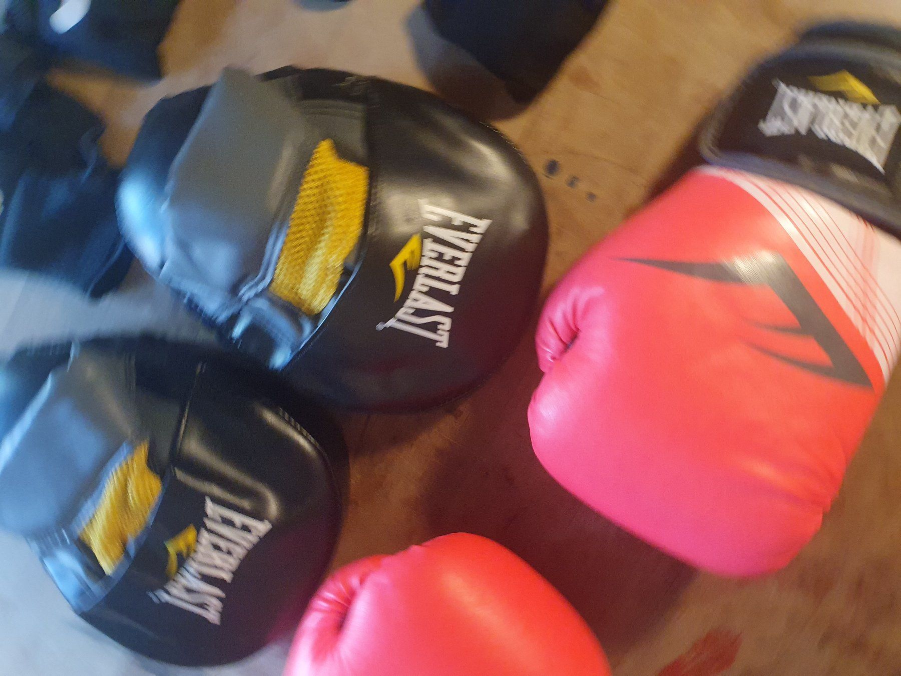 Everlast Guanti & manicotti: Everlast Kickboxset grösse 10 – Usato da Zürich venduto da loosebone 2