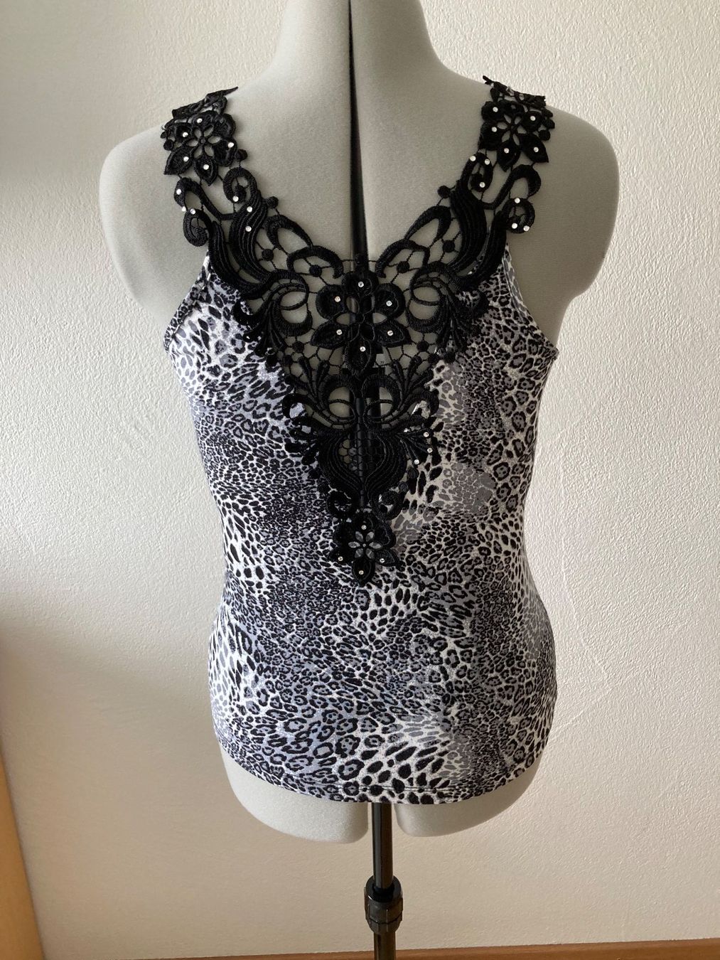 Tops: Spitzentop, Animalprint mit Glitzer – D'occasion à Samedan par chickenrun01 2