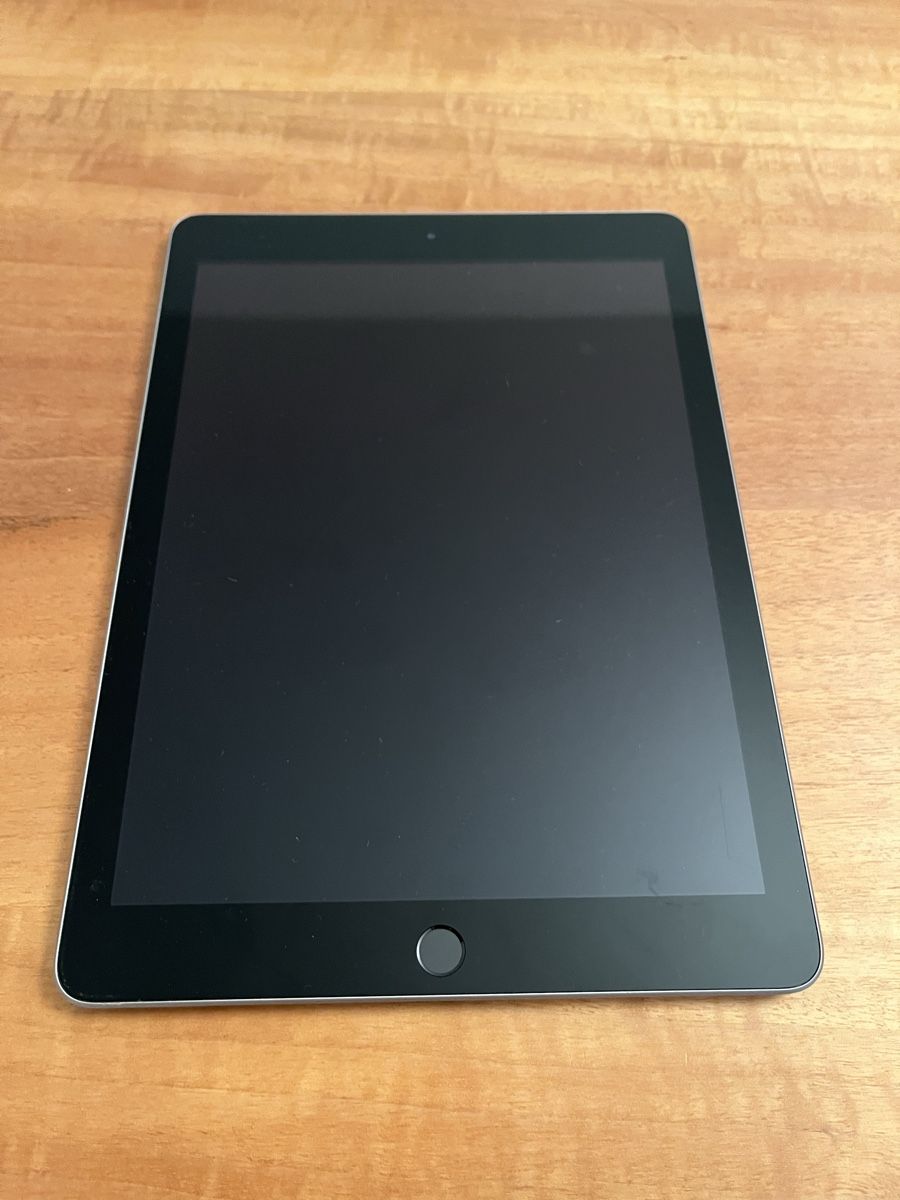 Apple Tablet PC: iPad 7, 128 GB, wifi, schwarz – Gebraucht aus chur von Chambaldi 3
