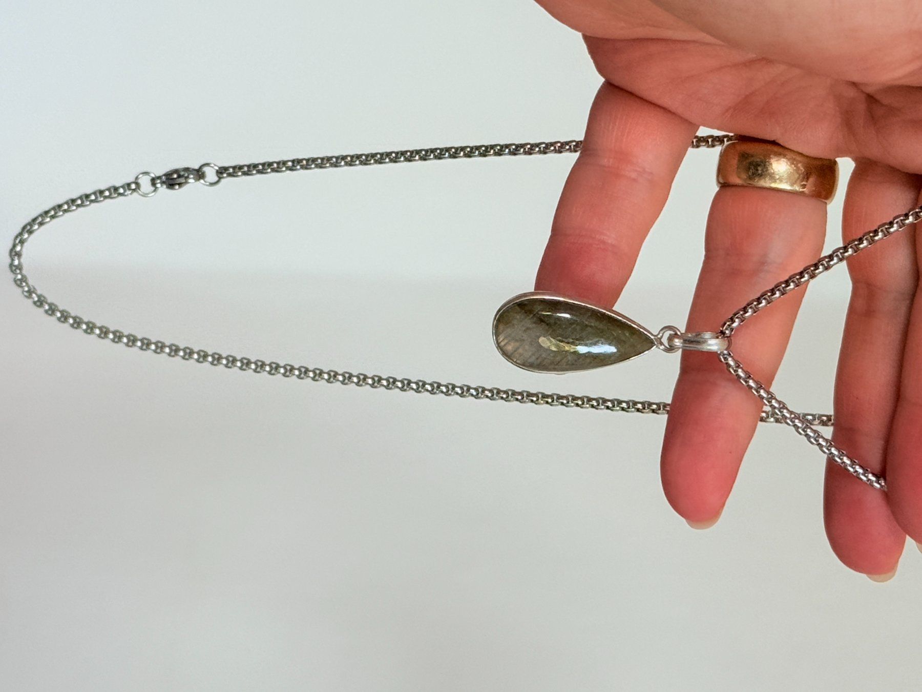 Ketten: Collier avec labradorite - Élégant & Naturel! – Neu und originalverpackt aus Genève von AWWA 9