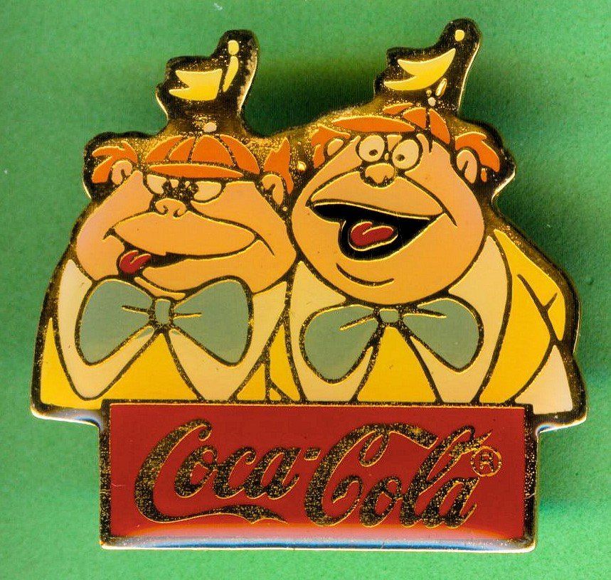 Disney Placchette & Badge: Disney   TWEEDLEE & DUM   Coca Cola – Usato da Winterthur venduto da Sammleroase