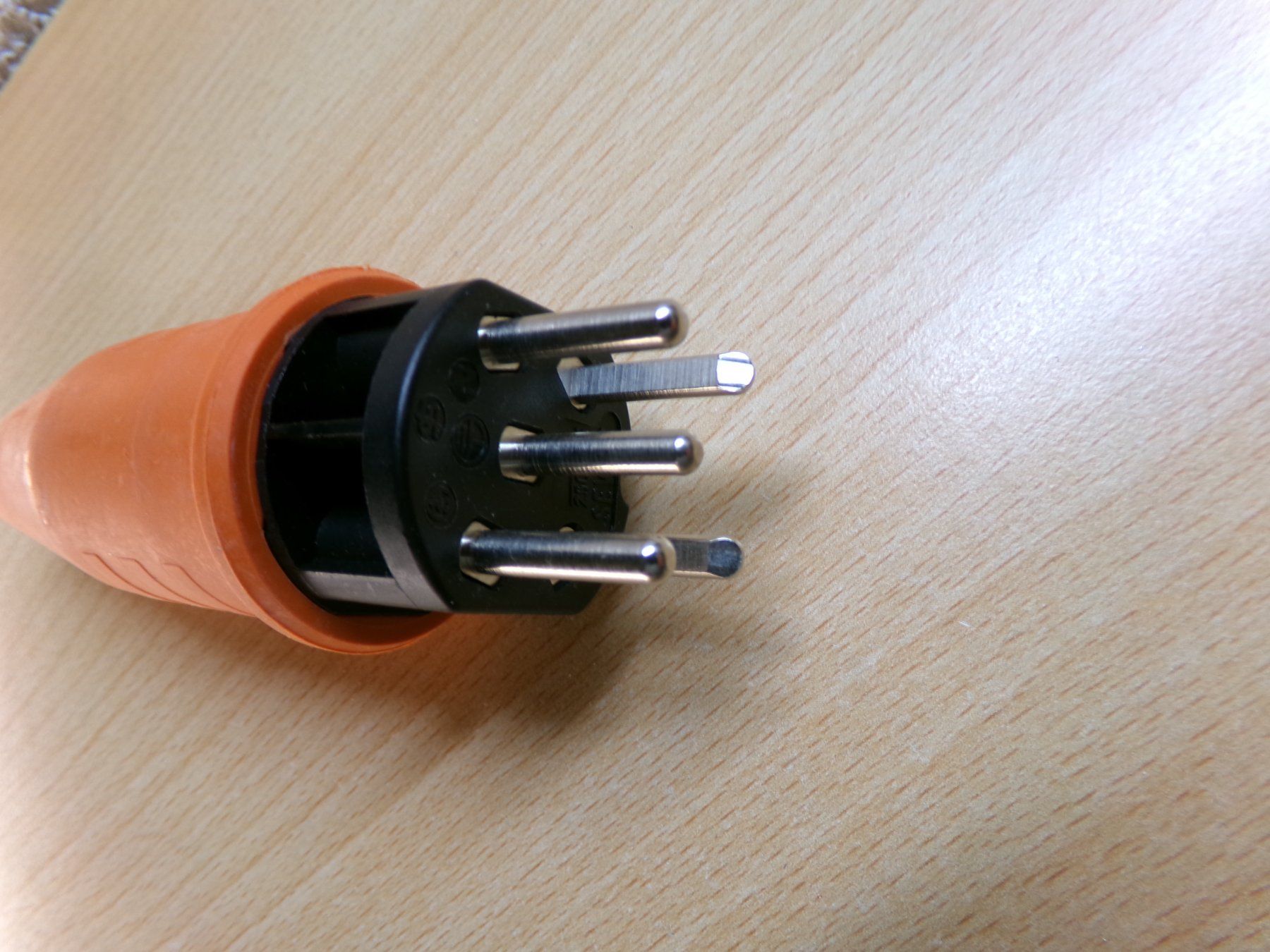 Stecker: Stecker Typ15 – Gebraucht aus Hombrechtikon von Maloev17 6