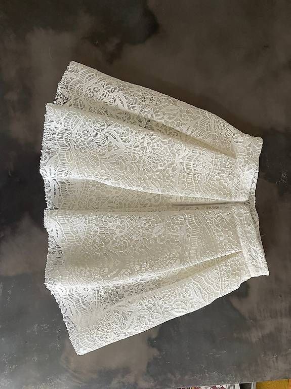 Maje Gonne: Jupe Maje dentelle blanche et jupon taille 3 – Usato da Lausanne venduto da generation 1