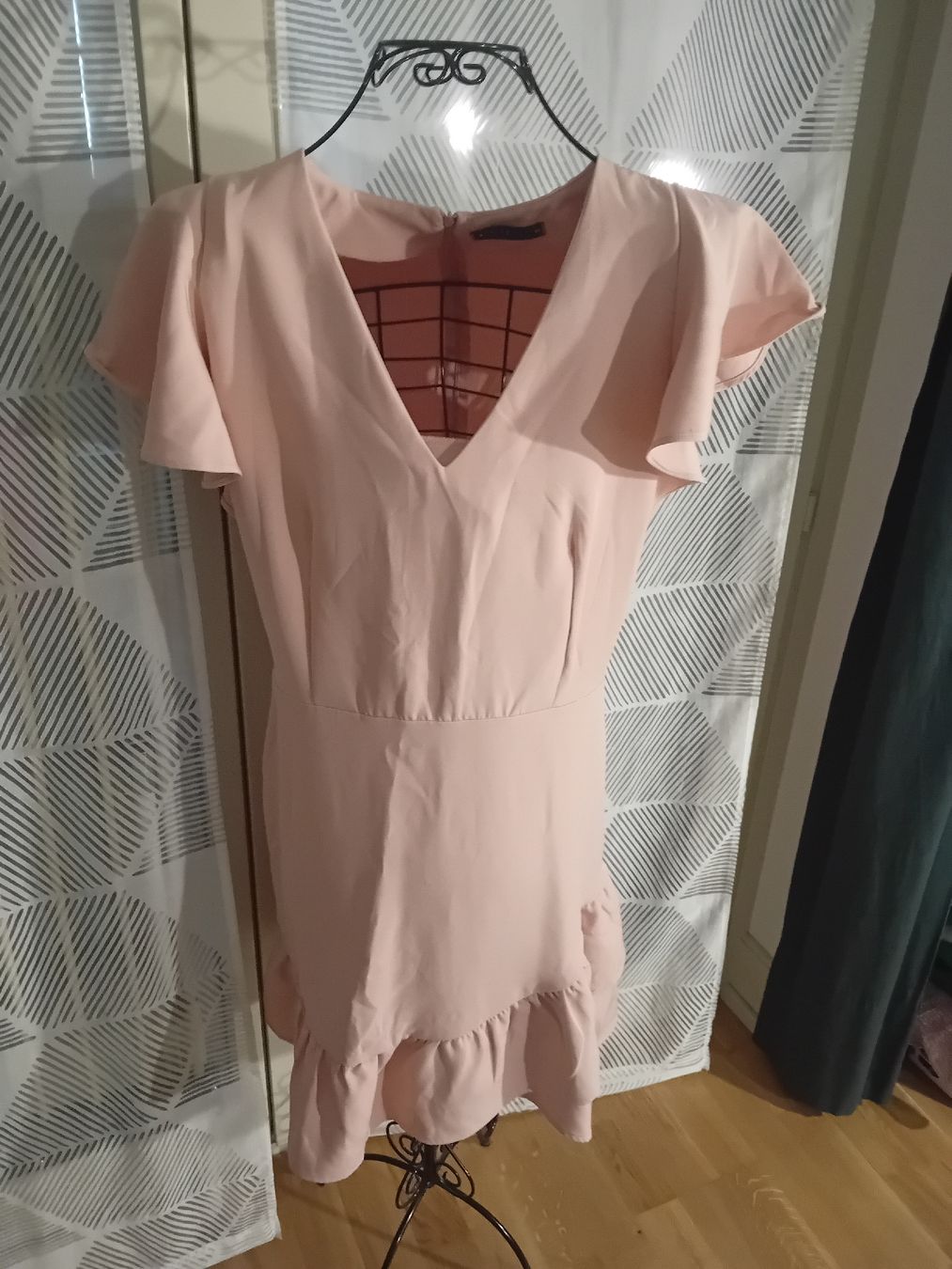 Vestiti: kleid von Mohito gr M – Nuovo (secondo la descrizione) da zürich venduto da janjaz