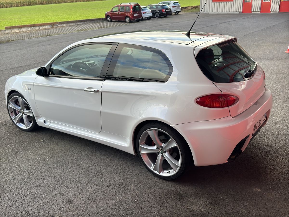 Alfa Romeo Automobili: Alfa Romeo 147 3.2 Gta – Usato da Ueken venduto da Renault52 1