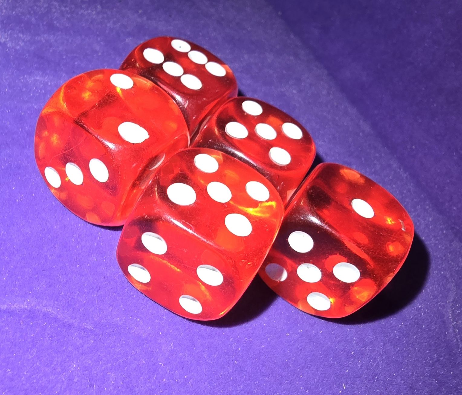 Giochi: 5 rote Würfel – Usato da Wangs venduto da Restposten.Garage 3