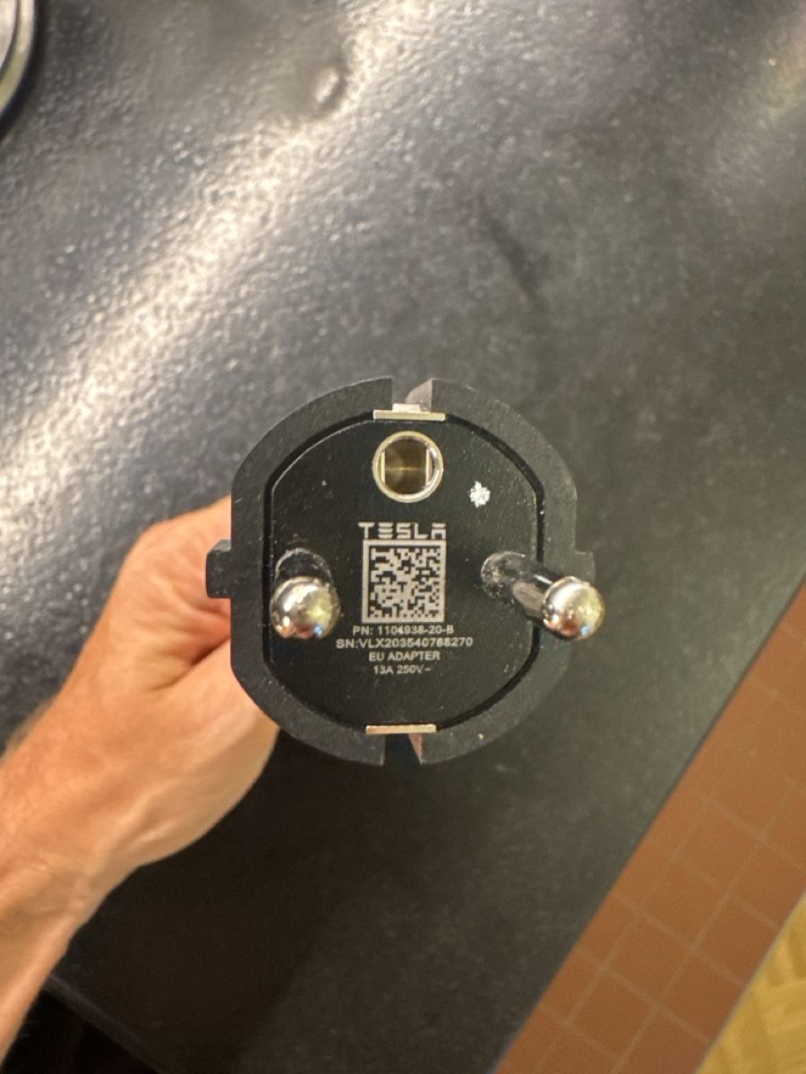 Tesla Sonstiges Fahrzeugzubehör: Tesla Schuko-Adapter EU – Neu (gemäss Beschreibung) aus Gossau ZH von che_q7f9 3